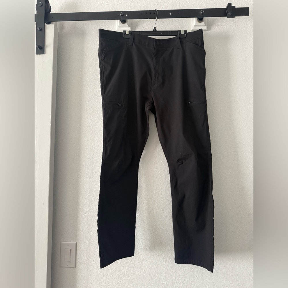 Wrangler’s Big Men’s utility pant. LIKE NEW! Black nylon/spandex pants, sz 40/30
